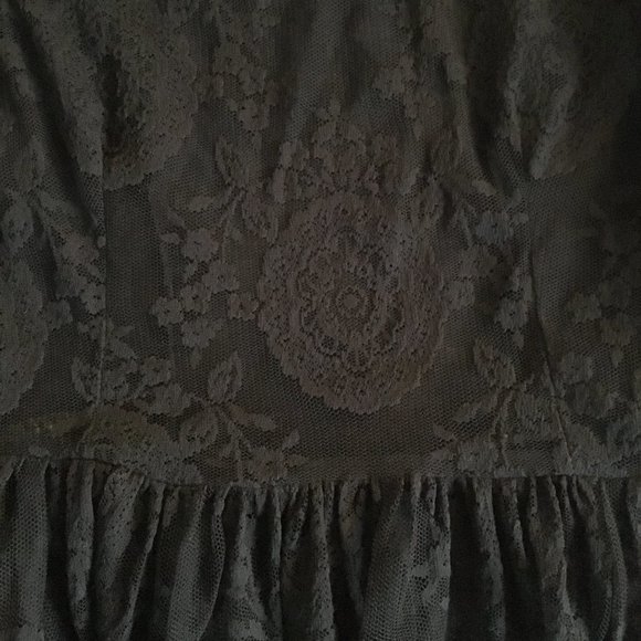 ❌SOLD❌ Black sleeveless floral lace fit’n’flare dress - Picture 7 of 7